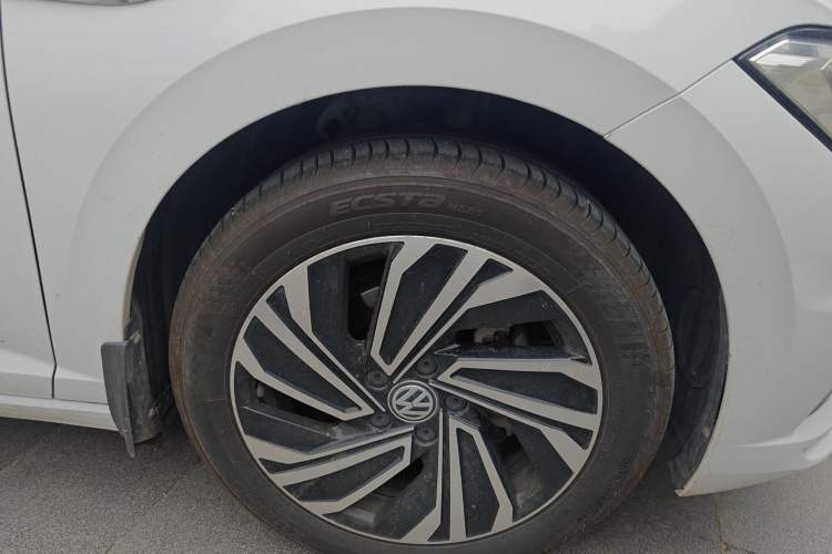 Used Volkswagen Sagitar 2021 280TSI DSG Excellence Edition Right Front Wheel Hub