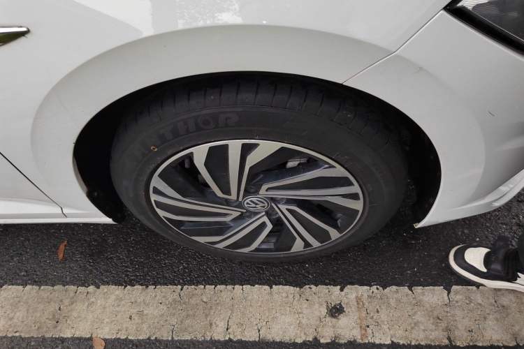 Used Volkswagen Sagitar 2021 280TSI DSG Excellence Edition Right Front Wheel Hub