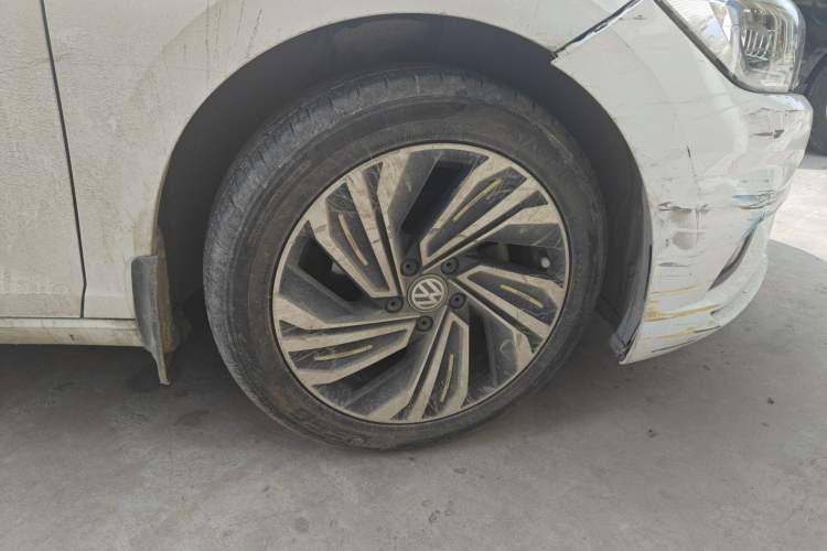 Used Volkswagen Sagitar 2021 280TSI DSG 30th Anniversary Edition Right Front Wheel Hub