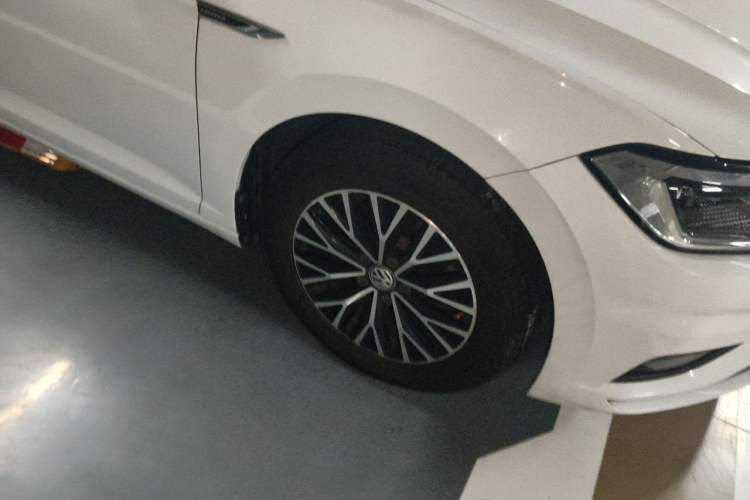 Used Volkswagen Sagitar 2021 280TSI DSG Comfort Connect Edition Right Front Wheel Hub