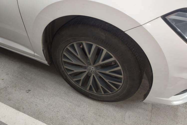 Used Volkswagen Sagitar 2021 280TSI DSG Comfort Connect Edition Right Front Wheel Hub