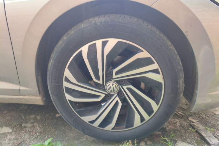 Used Volkswagen Sagitar 2021 280TSI DSG Luxury Smart Connectivity Edition Right Front Wheel Hub