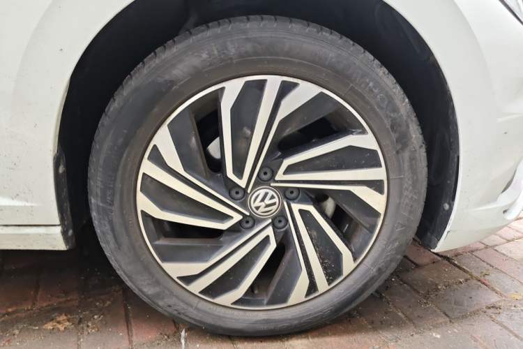 Used Volkswagen Sagitar 2021 280TSI DSG Excellence Edition Right Front Wheel Hub