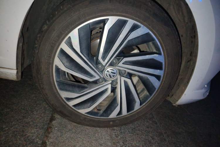 Used Volkswagen Sagitar 2021 280TSI DSG Excellence Edition Right Front Wheel Hub