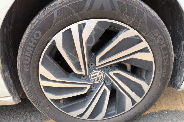 Used Volkswagen Sagitar 2021 280TSI DSG Excellence Edition Right Front Wheel Hub