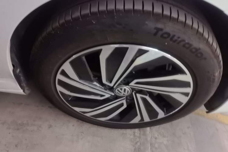 Used Volkswagen Sagitar 2021 280TSI DSG Excellence Edition Right Front Wheel Hub