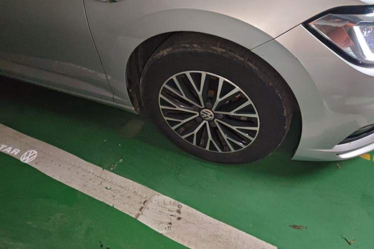 Used Volkswagen Sagitar 2021 280TSI DSG Comfort Connect Edition Right Front Wheel Hub