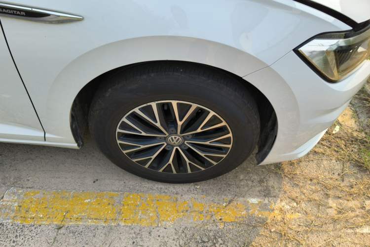 Used Volkswagen Sagitar 2021 280TSI DSG Comfort Connect Edition Right Front Wheel Hub