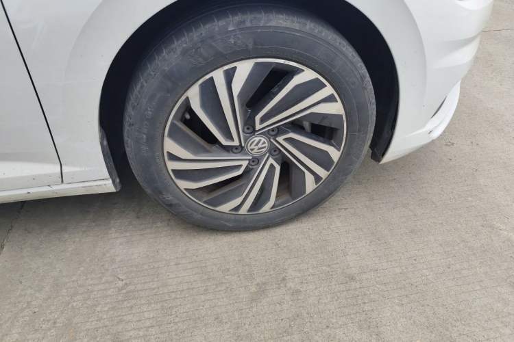 Used Volkswagen Sagitar 2021 280TSI DSG Luxury Smart Connectivity Edition Right Front Wheel Hub
