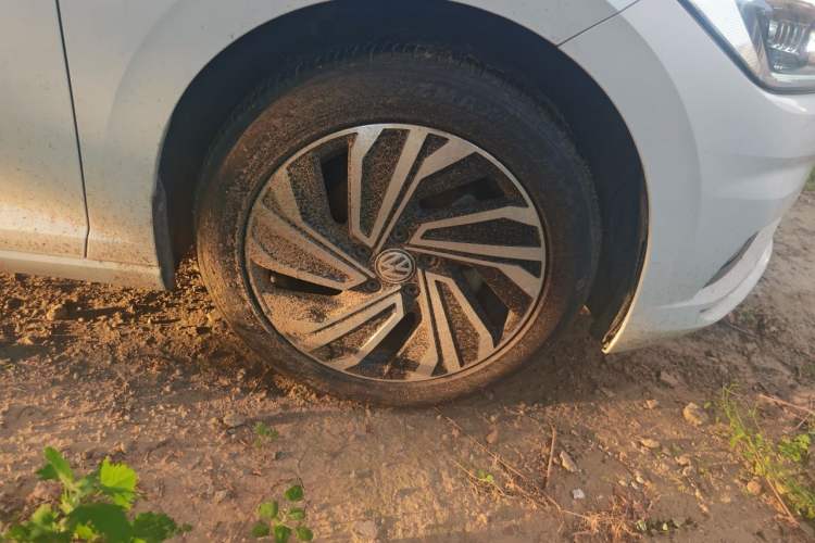 Used Volkswagen Sagitar 2021 280TSI DSG Luxury Smart Connectivity Edition Right Front Wheel Hub