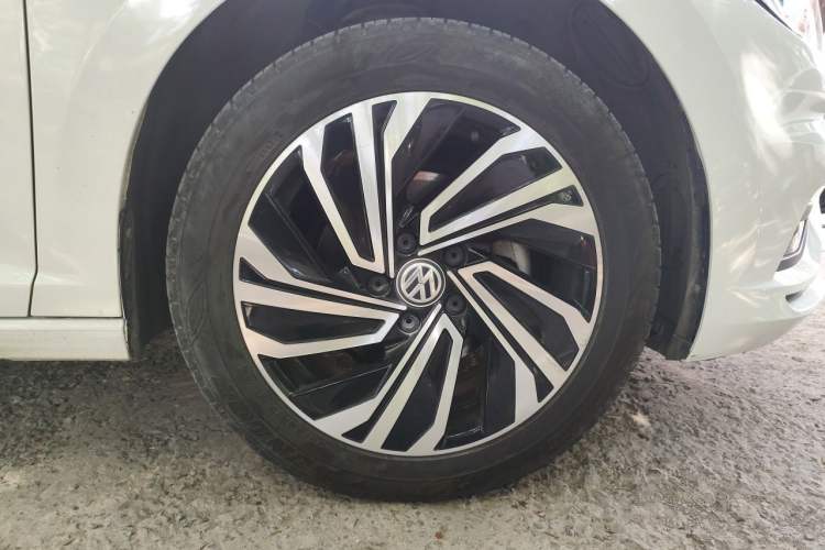 Used Volkswagen Sagitar 2021 280TSI DSG 30th Anniversary Edition Right Front Wheel Hub