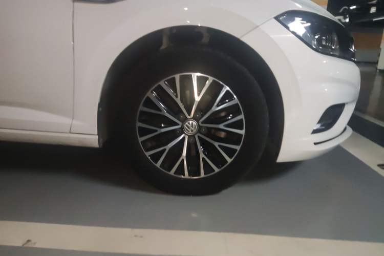 Used Volkswagen Sagitar 2021 280TSI DSG Comfort Connect Edition Right Front Wheel Hub