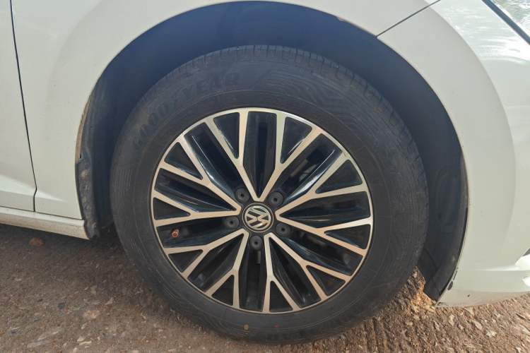 Used Volkswagen Sagitar 2021 280TSI DSG Comfort Connect Edition Right Front Wheel Hub