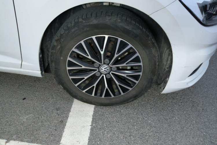 Used Volkswagen Sagitar 2021 280TSI DSG Comfort Connect Edition Right Front Wheel Hub