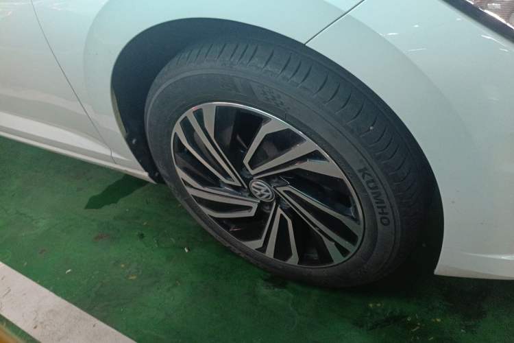 Used Volkswagen Sagitar 2021 280TSI DSG Excellence Edition Right Front Wheel Hub