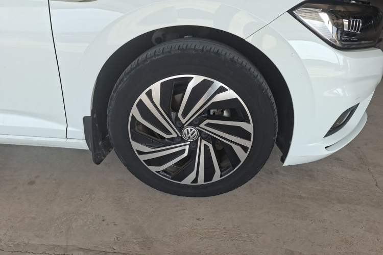 Used Volkswagen Sagitar 2021 280TSI DSG Excellence Edition Right Front Wheel Hub