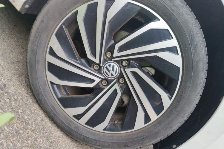 Used Volkswagen Sagitar 2021 280TSI DSG Excellence Edition Right Front Wheel Hub