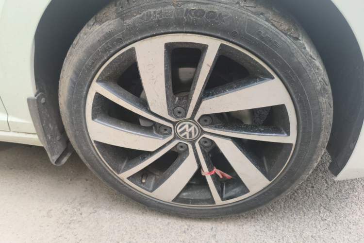 Used Volkswagen Sagitar 2021 280TSI DSG Excellence Edition Right Front Wheel Hub
