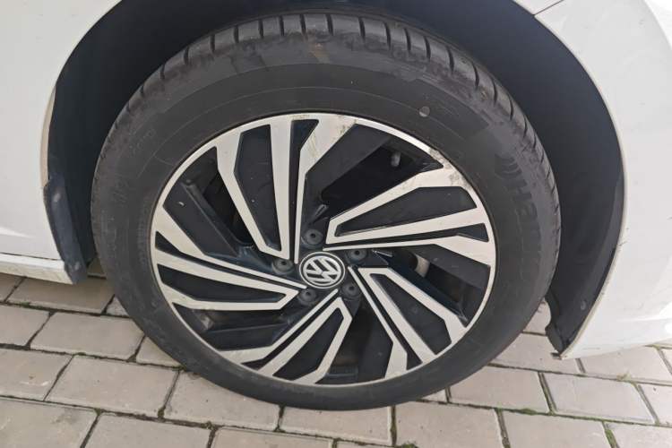 Used Volkswagen Sagitar 2021 280TSI DSG Excellence Edition Right Front Wheel Hub