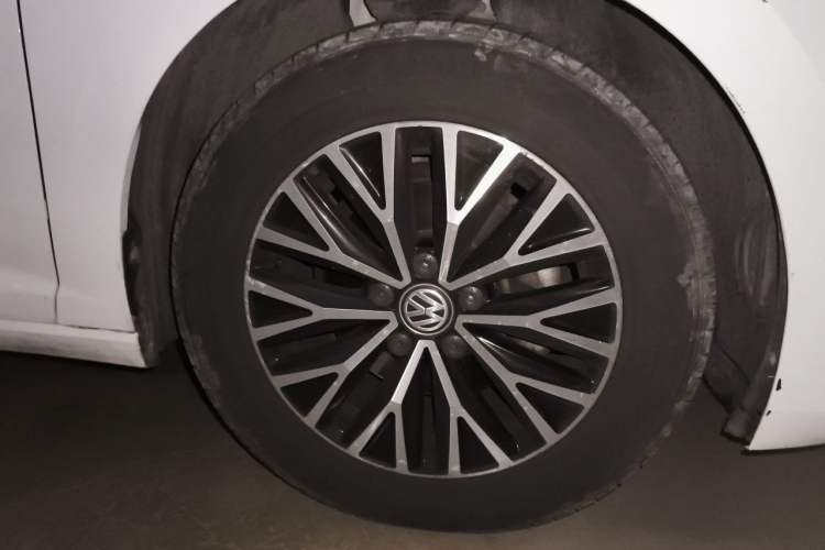 Used Volkswagen Sagitar 2021 280TSI DSG Comfort Connect Edition Right Front Wheel Hub