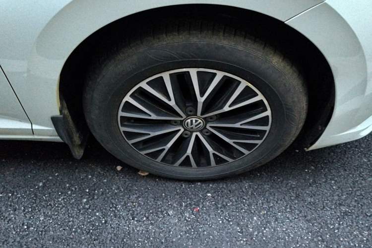 Used Volkswagen Sagitar 2021 200TSI DSG Excellence Edition Right Front Wheel Hub