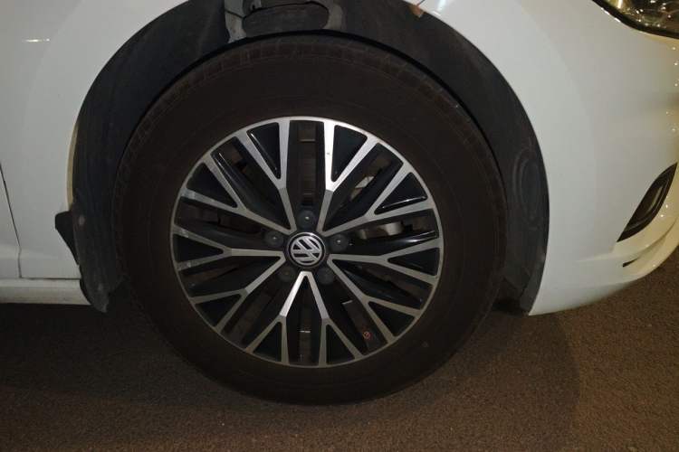 Used Volkswagen Sagitar 2021 200TSI DSG Comfort Connect Edition Right Front Wheel Hub