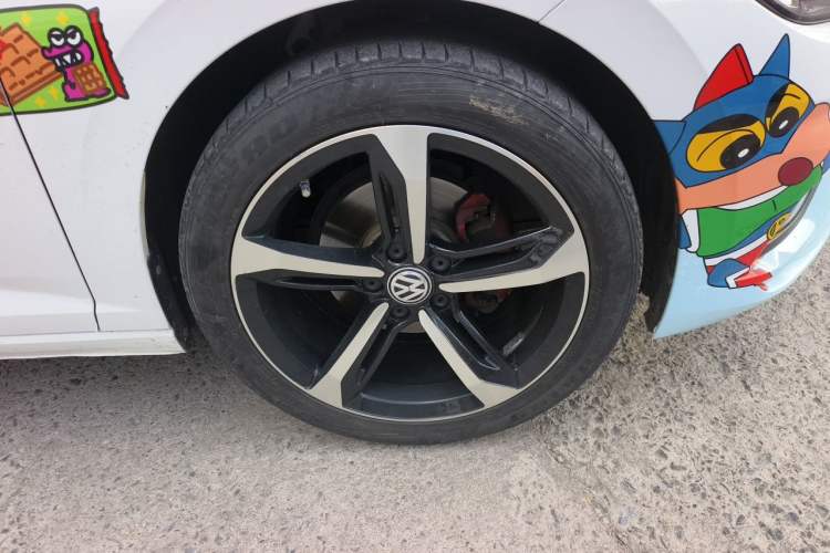 Used Volkswagen Sagitar 2021 280TSI DSG 30th Anniversary Edition Right Front Wheel Hub