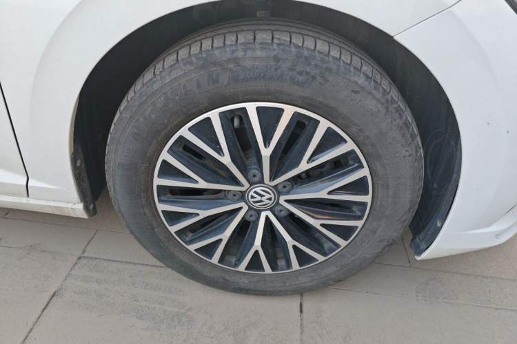 Used Volkswagen Sagitar 2021 280TSI DSG Comfort Connect Edition Right Front Wheel Hub