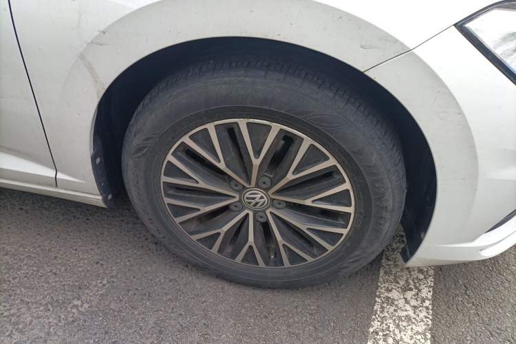 Used Volkswagen Sagitar 2021 280TSI DSG Comfort Connect Edition Right Front Wheel Hub