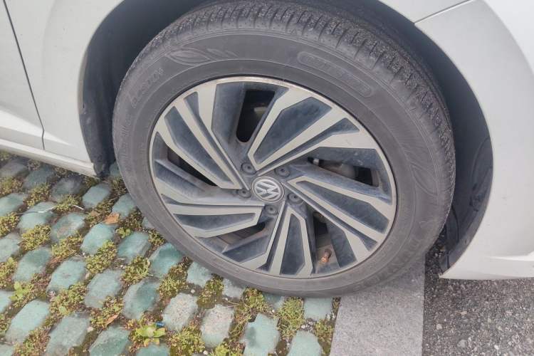 Used Volkswagen Sagitar 2021 280TSI DSG Excellence Edition Right Front Wheel Hub