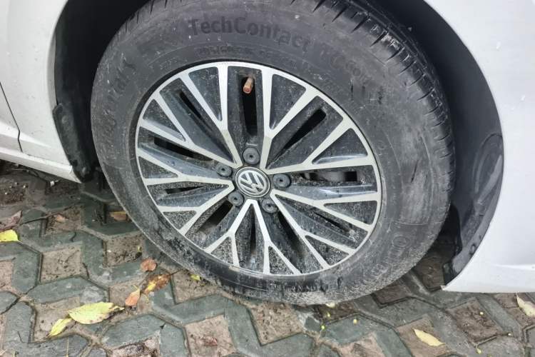 Used Volkswagen Sagitar 2021 280TSI DSG Comfort Connect Edition Right Front Wheel Hub