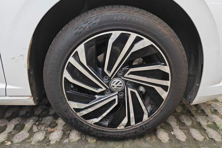 Used Volkswagen Sagitar 2021 280TSI DSG 30th Anniversary Edition Right Front Wheel Hub