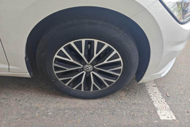 Used Volkswagen Sagitar 2021 200TSI DSG Comfort Connect Edition Right Front Wheel Hub