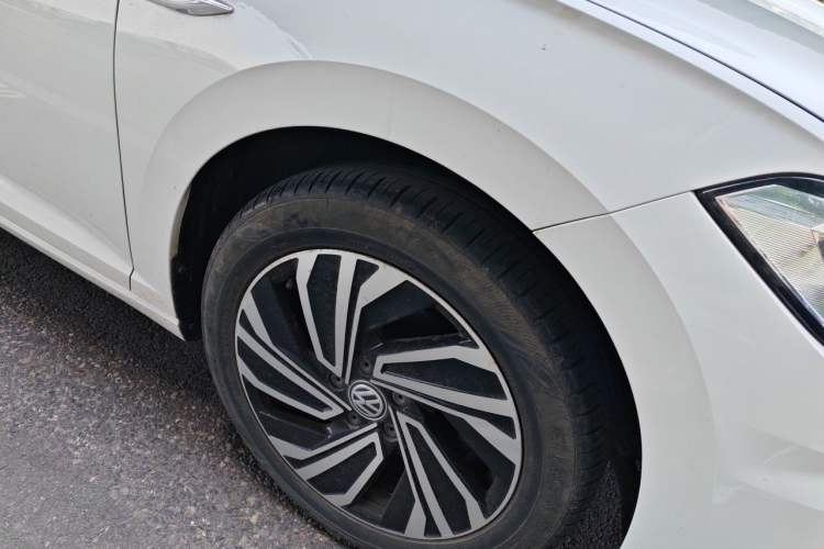 Used Volkswagen Sagitar 2021 280TSI DSG Luxury Smart Connectivity Edition Right Front Wheel Hub