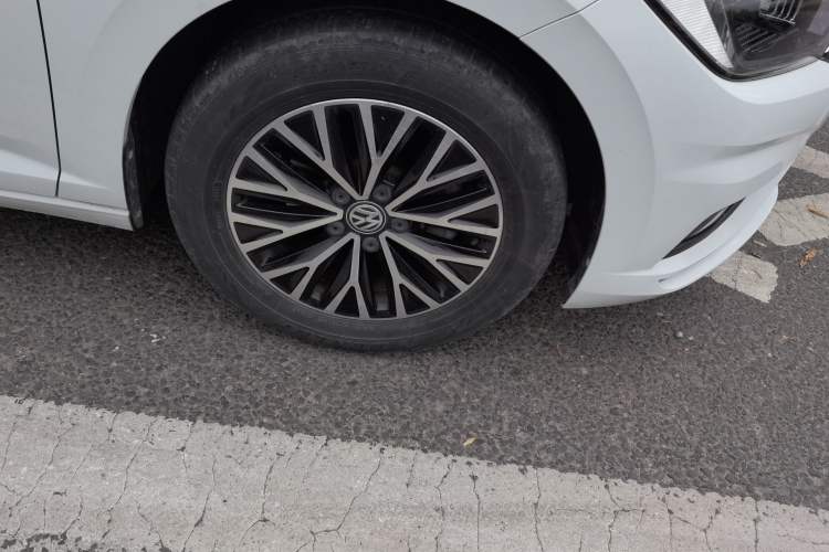 Used Volkswagen Sagitar 2021 280TSI DSG Comfort Connect Edition Right Front Wheel Hub