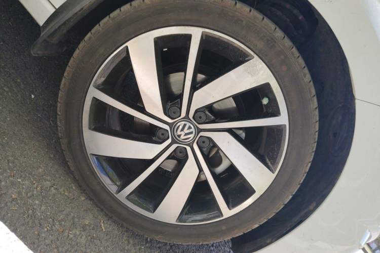 Used Volkswagen Sagitar 2021 280TSI DSG Excellence Edition Right Front Wheel Hub