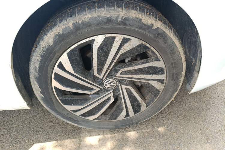 Used Volkswagen Sagitar 2021 280TSI DSG Luxury Smart Connectivity Edition Right Front Wheel Hub
