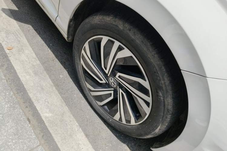 Used Volkswagen Sagitar 2021 200TSI DSG Excellence Edition Right Front Wheel Hub