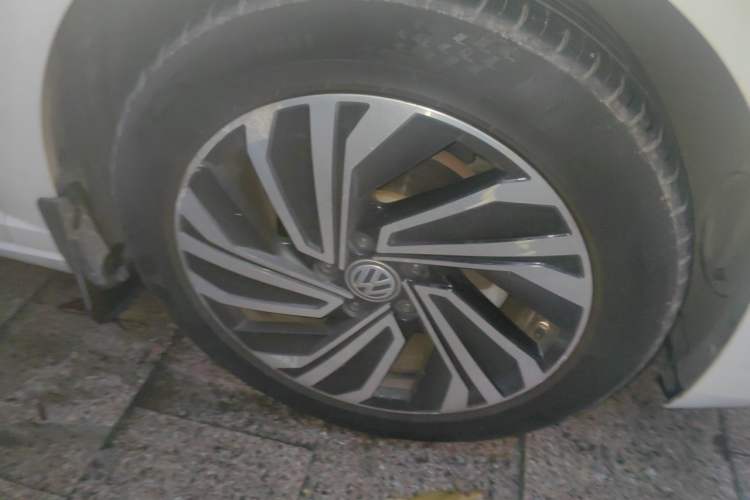 Used Volkswagen Sagitar 2021 280TSI DSG 30th Anniversary Edition Right Front Wheel Hub
