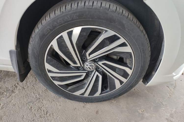 Used Volkswagen Sagitar 2021 280TSI DSG Excellence Edition Right Front Wheel Hub