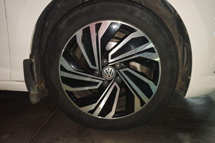 Used Volkswagen Sagitar 2021 200TSI DSG Excellence Edition Right Front Wheel Hub
