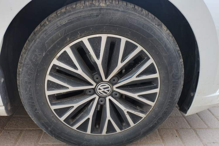 Used Volkswagen Sagitar 2021 280TSI DSG Comfort Connect Edition Right Front Wheel Hub
