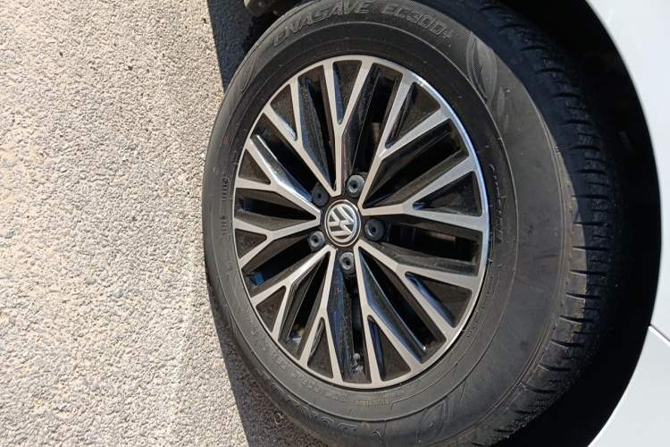 Used Volkswagen Sagitar 2021 280TSI DSG Comfort Connect Edition Right Front Wheel Hub