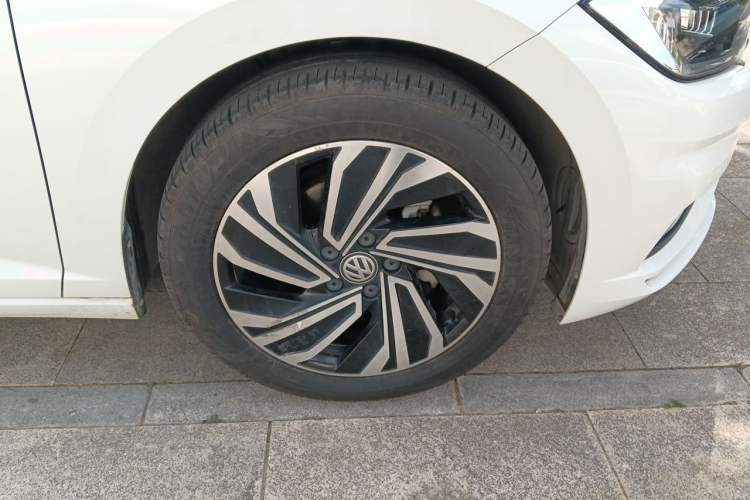 Used Volkswagen Sagitar 2021 280TSI DSG 30th Anniversary Edition Right Front Wheel Hub
