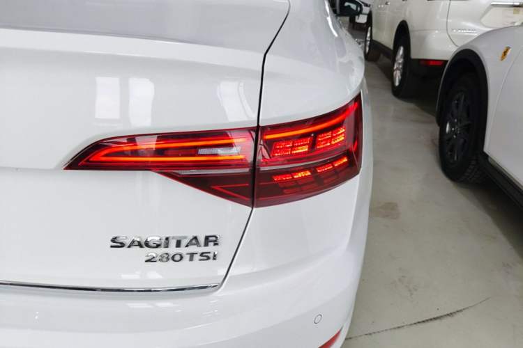Used Volkswagen Sagitar 2021 280TSI DSG Excellence Edition Right Rear Taillight