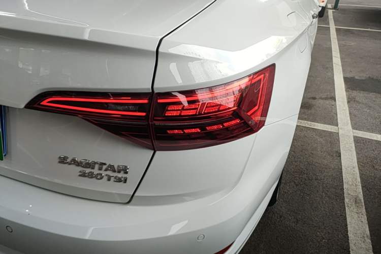 Used Volkswagen Sagitar 2021 280TSI DSG Excellence Edition Right Rear Taillight