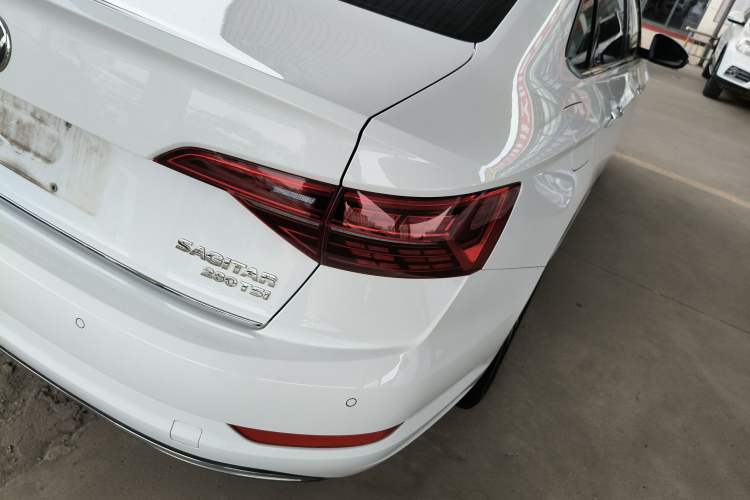 Used Volkswagen Sagitar 2021 280TSI DSG Luxury Smart Connectivity Edition Right Rear Taillight