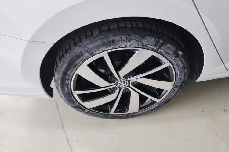 Used Volkswagen Sagitar 2021 280TSI DSG Excellence Edition Right Rear Wheel Hub