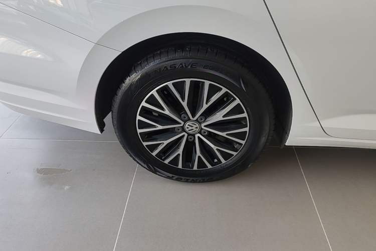 Used Volkswagen Sagitar 2021 280TSI DSG Comfort Connect Edition Right Rear Wheel Hub