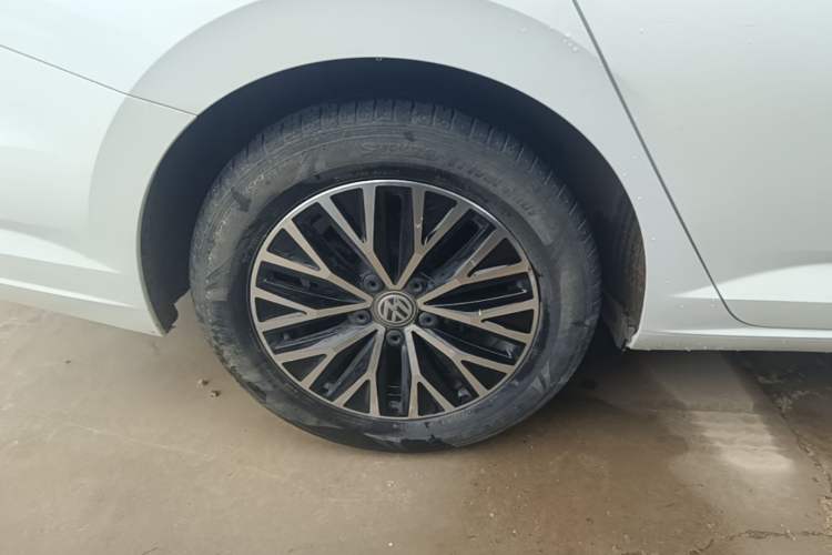 Used Volkswagen Sagitar 2021 200TSI DSG Comfort Connect Edition Right Rear Wheel Hub